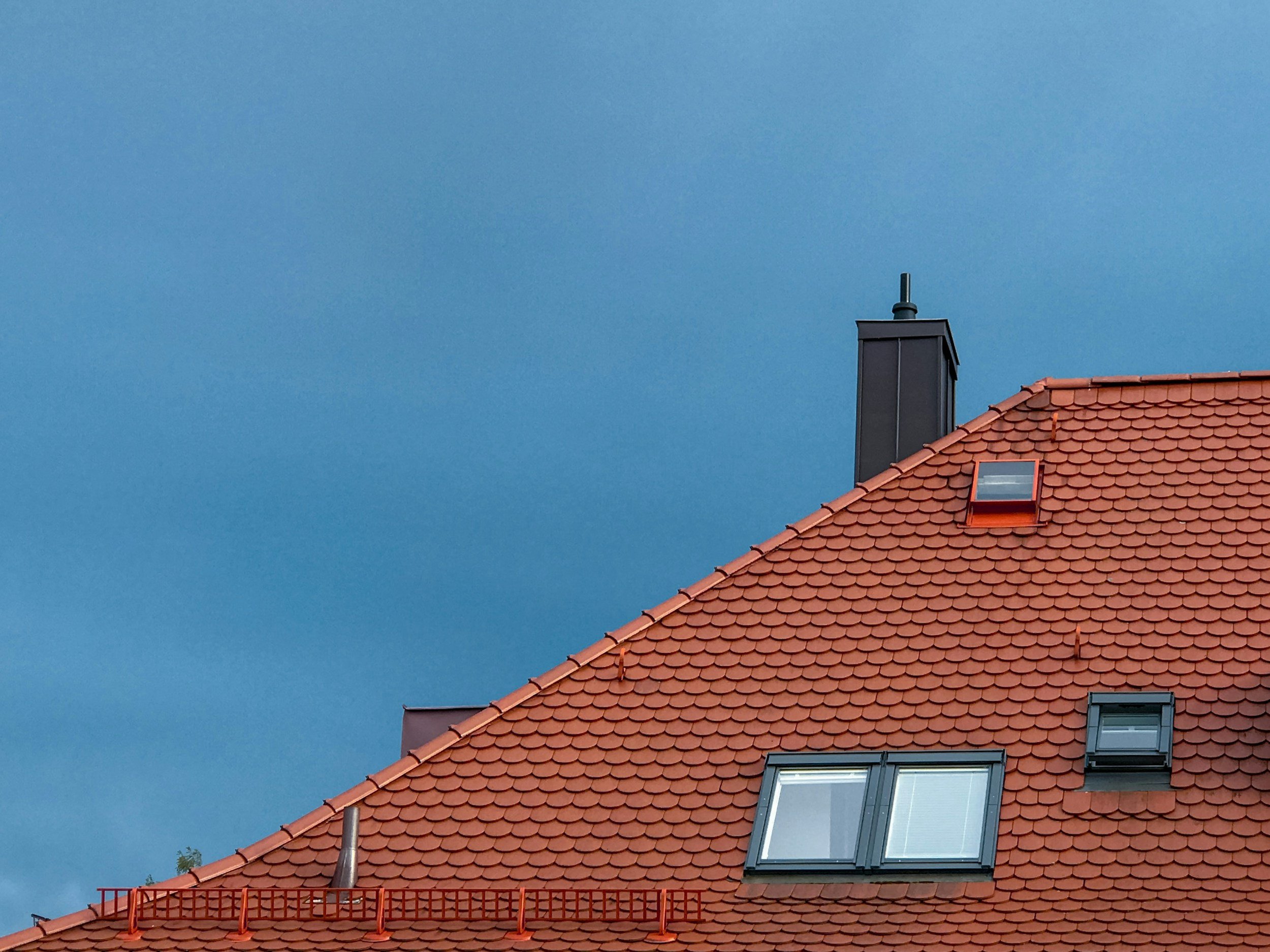 A UK home extension roof under construction